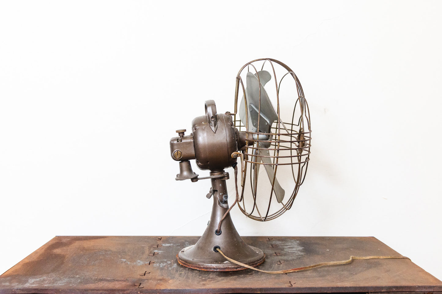 GE Vortalex Desk Fan Vintage Brown General Electric Mid-Century Decor - Eagle's Eye Finds