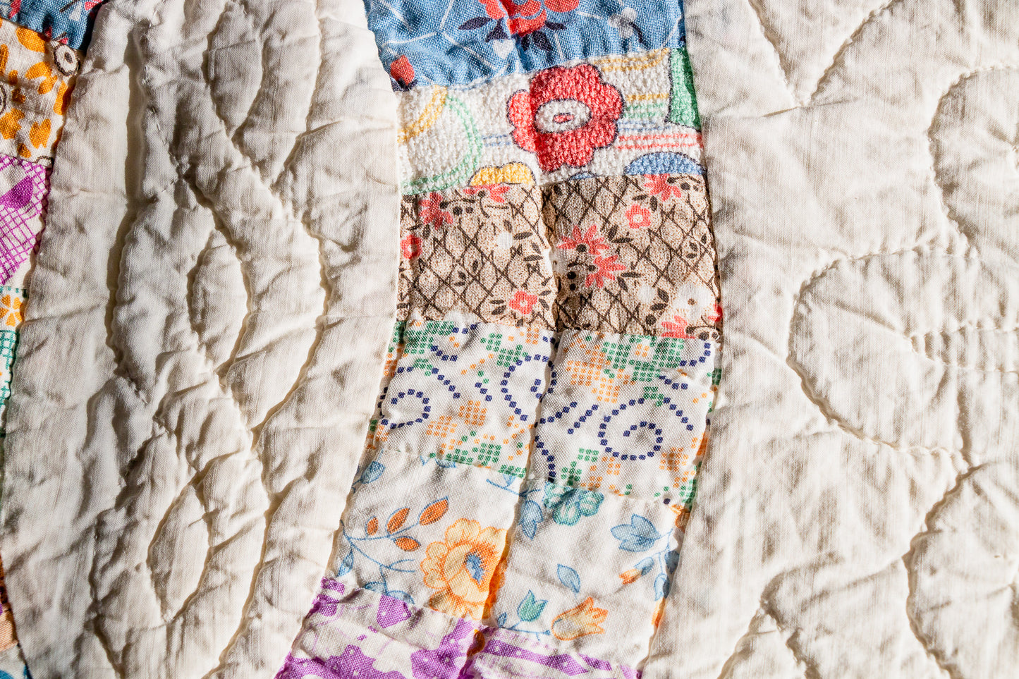 Double Wedding Ring Scalloped Edged Hand Stitched Quilt Vintage