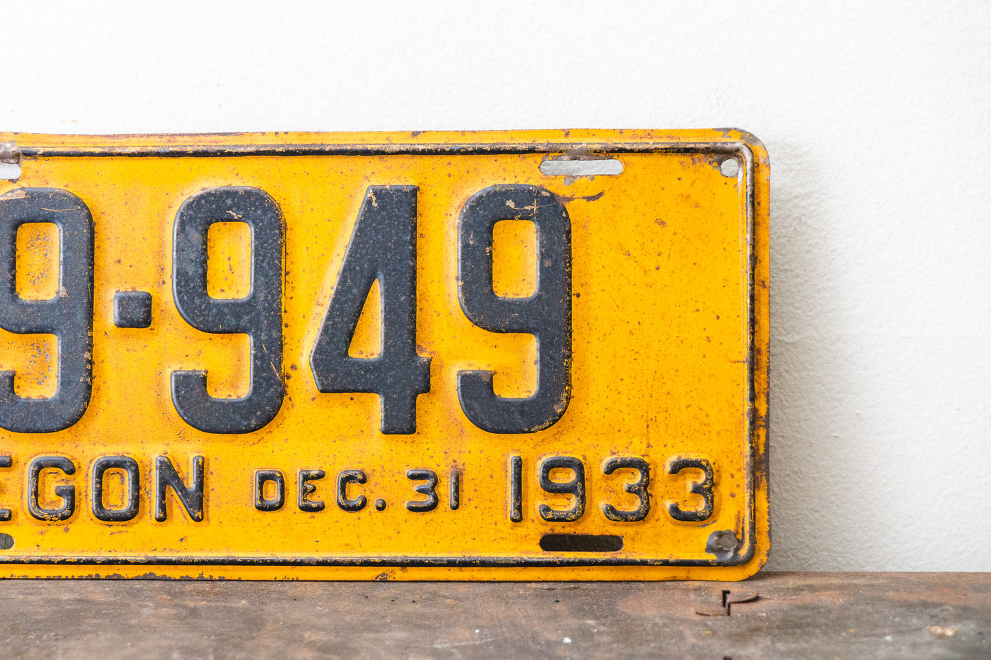 Oregon 1933 License Plate Vintage Yellow Wall Hanging Decor 9-949 - Eagle's Eye Finds