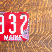 Load image into Gallery viewer, 1906 Maine Porcelain License Plate First issue Low Number 932
