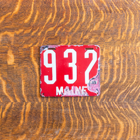 1906 Maine Porcelain License Plate First issue Low Number 932