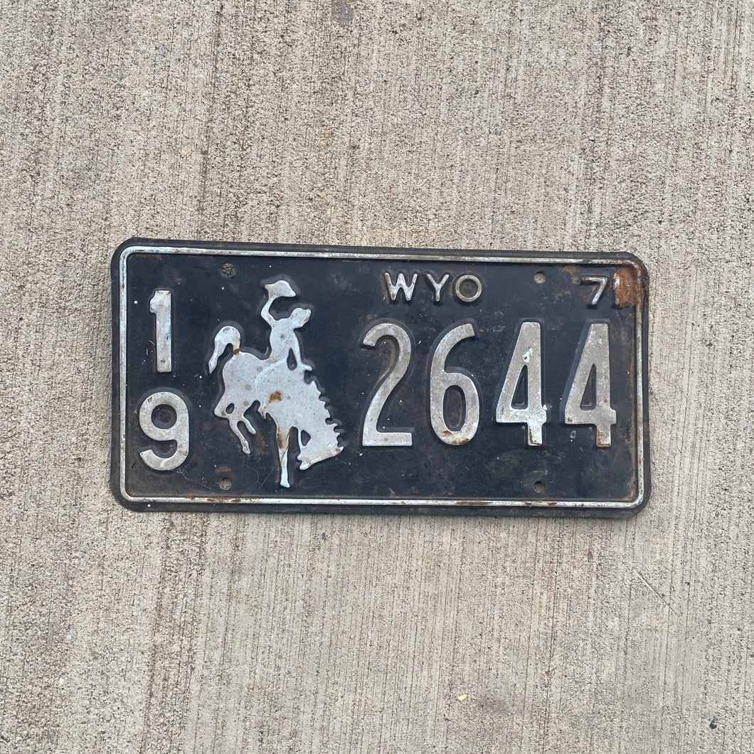 1971 Wyoming License Plate Vintage Black Cowboy Wall Decor 19 2644