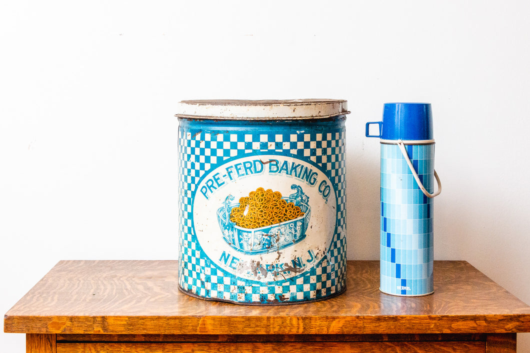 Vintage Blue Pretzel Tin, Pre-ferd Baking Co, New Jersey