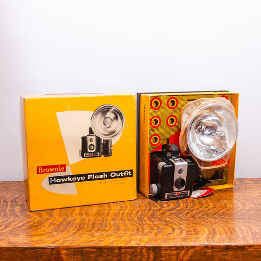 Vintage 1950s Kodak Brownie Hawkeye Flash Camera – Classic Mid-Century Design
