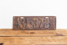 Load image into Gallery viewer, Illinois 1931 Rusty License Plate Vintage Brown Wall Hanging Decor 431-372 - Eagle&#39;s Eye Finds

