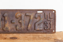 Load image into Gallery viewer, Illinois 1931 Rusty License Plate Vintage Brown Wall Hanging Decor 431-372 - Eagle&#39;s Eye Finds
