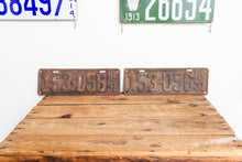 Load image into Gallery viewer, Illinois 1931 Rusty License Plate Pair Vintage Brown Wall Hanging Decor 153-056 - Eagle&#39;s Eye Finds
