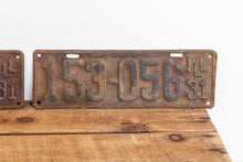 Load image into Gallery viewer, Illinois 1931 Rusty License Plate Pair Vintage Brown Wall Hanging Decor 153-056 - Eagle&#39;s Eye Finds
