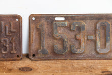 Load image into Gallery viewer, Illinois 1931 Rusty License Plate Pair Vintage Brown Wall Hanging Decor 153-056 - Eagle&#39;s Eye Finds
