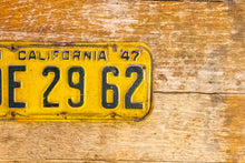 Load image into Gallery viewer, 1947 California License Plate Vintage Black Wall Decor 9E2962
