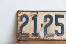 Load image into Gallery viewer, Delaware 1928 License Plate Pair Vintage YOM Original Paint Car Decor 21-253 - Eagle&#39;s Eye Finds
