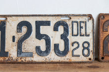 Load image into Gallery viewer, Delaware 1928 License Plate Pair Vintage YOM Original Paint Car Decor 21-253 - Eagle&#39;s Eye Finds
