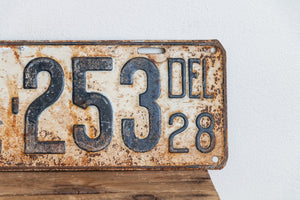 Delaware 1928 License Plate Pair Vintage YOM Original Paint Car Decor 21-253 - Eagle's Eye Finds