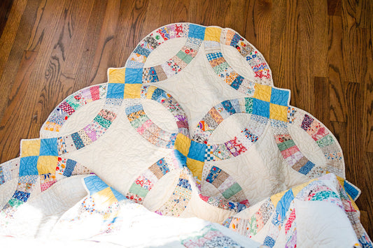 Double Wedding Ring Scalloped Edged Hand Stitched Quilt Vintage