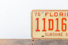 Load image into Gallery viewer, Florida 1975 License Plate Sunshine State Vintage Wall Decor 11D-16796 - Eagle&#39;s Eye Finds
