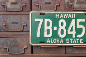 Hawaii 1960s Green License Plate Vintage Wall Hanging Decor 7B-8453 - Eagle's Eye Finds