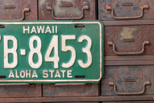 Load image into Gallery viewer, Hawaii 1960s Green License Plate Vintage Wall Hanging Decor 7B-8453 - Eagle&#39;s Eye Finds
