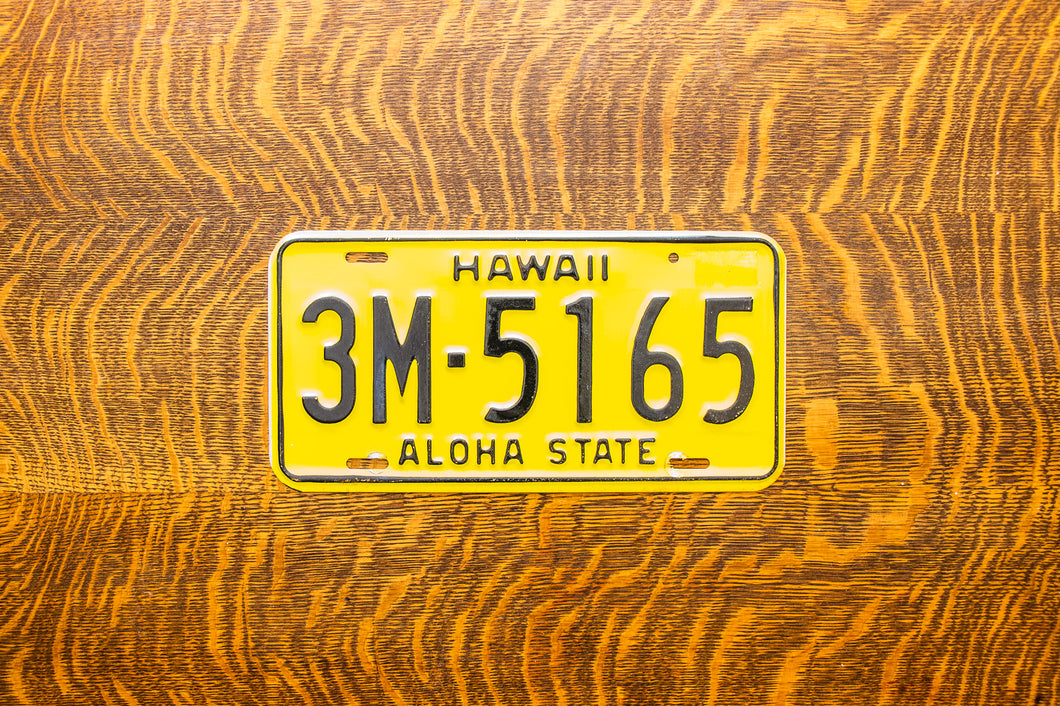 Hawaii 1969 Yellow License Plate Vintage Wall Hanging Decor 3M-5165