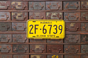 Hawaii 1969 Yellow License Plate Vintage Wall Hanging Decor 2F-6739 - Eagle's Eye Finds