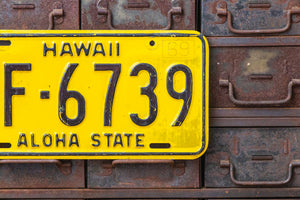 Hawaii 1969 Yellow License Plate Vintage Wall Hanging Decor 2F-6739 - Eagle's Eye Finds