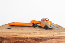 Load image into Gallery viewer, Hubley 506 Lowboy Trailer Truck Vintage Kiddie Toy 500 Series Vehicle - Eagle&#39;s Eye Finds

