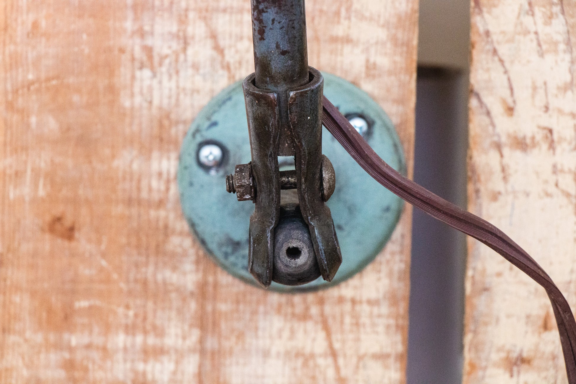 Industrial Desk Lamp Vintage Wall Mount Task Lamp - Eagle's Eye Finds