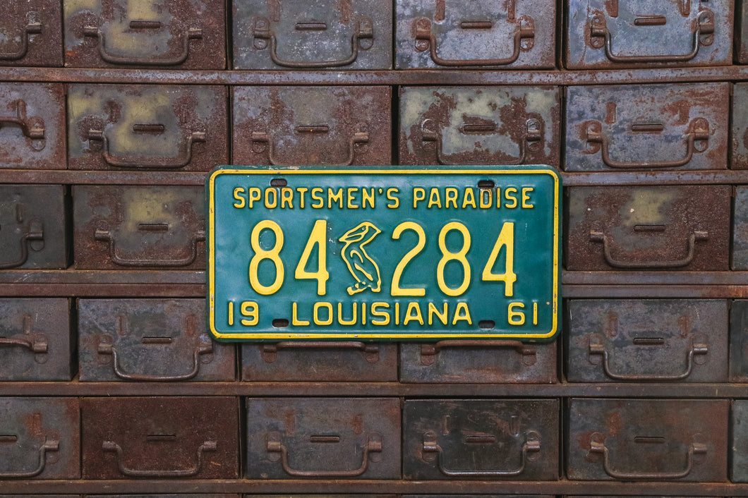 1961 Louisiana License Plate Vintage Pelican Sportsmen's Paradise 84 284