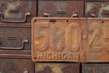 Load image into Gallery viewer, Michigan 1927 Rusty License Plate Vintage Brown Wall Hanging Decor 580-252 - Eagle&#39;s Eye Finds
