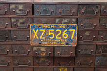 Load image into Gallery viewer, Michigan 1965 Rusty License Plate Vintage Blue Wall Hanging Decor XZ-5267 - Eagle&#39;s Eye Finds

