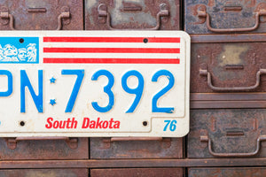 South Dakota 1976 License Plate Pair Vintage Bicentennial Collectibles - Eagle's Eye Finds