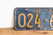 Load image into Gallery viewer, New York 1942 Vintage Omnibus Taxi License Plate - Eagle&#39;s Eye Finds
