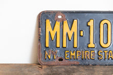 Load image into Gallery viewer, New York 1960 License Plate Vintage Empire State Wall Decor MM-1029 - Eagle&#39;s Eye Finds
