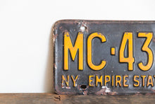 Load image into Gallery viewer, New York 1960 License Plate Vintage Empire State Wall Decor MC-4328 - Eagle&#39;s Eye Finds
