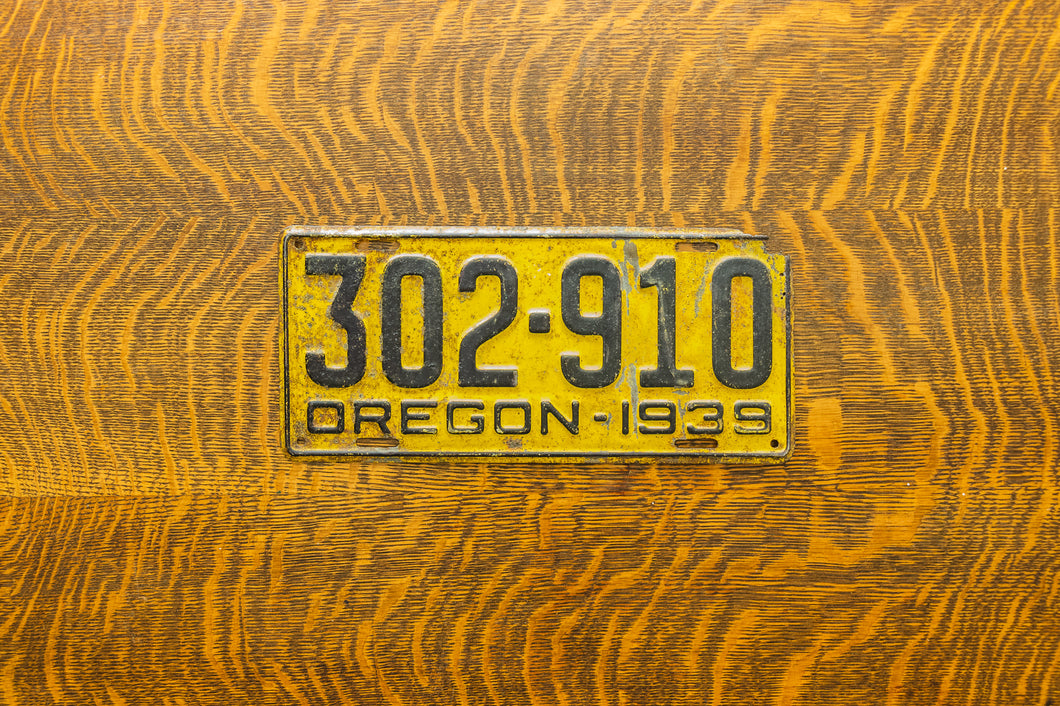 1939 Oregon License Plate Vintage Yellow Wall Hanging Decor
