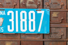 Load image into Gallery viewer, 1915 Pennsylvania Porcelain License Plate Vintage Light Blue Car Wall Hanging Decor - Eagle&#39;s Eye Finds

