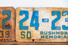 Load image into Gallery viewer, South Dakota 1939 Rusty License Plate Pair Vintage Wall Hanging Decor 24-2352 - Eagle&#39;s Eye Finds
