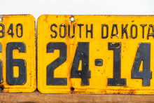Load image into Gallery viewer, South Dakota 1940 License Plate Pair Vintage Rusty Yellow Wall Hanging Decor - Eagle&#39;s Eye Finds
