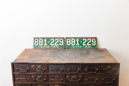 Texas 1932 License Plate Pair Vintage Green YOM Ford Deuce - Eagle's Eye Finds