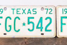 Load image into Gallery viewer, Texas 1972 License Plate Pair Vintage Classic Car YOM FGC-542
