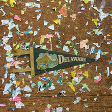 Load image into Gallery viewer, Delaware State Felt Pennant Vintage Wall Decor - Eagle&#39;s Eye Finds
