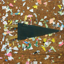 Load image into Gallery viewer, Delaware State Felt Pennant Vintage Wall Decor - Eagle&#39;s Eye Finds
