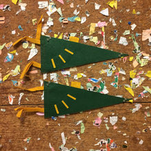 Load image into Gallery viewer, Watkins Glen New York Green Felt Pennant Vintage Chic Wall Decor - Eagle&#39;s Eye Finds
