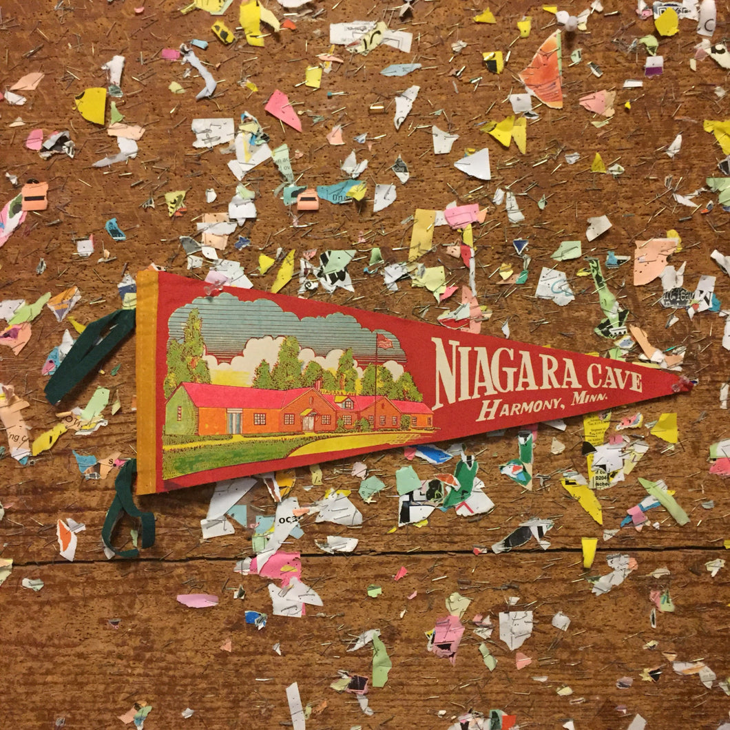 Niagara Cave Harmony Minnesota Vintage Red Felt Pennant - Eagle's Eye Finds