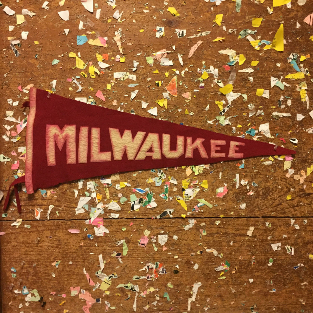 Milwaukee Wisconsin Red Felt Pennant Vintage Dorm Room Decor - Eagle's Eye Finds