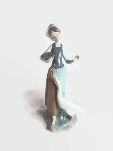 Lladro Girl With Duck #1052 Vintage Decor Figurine - Eagle's Eye Finds