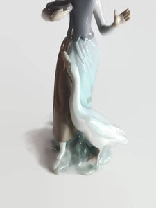 Lladro Girl With Duck #1052 Vintage Decor Figurine - Eagle's Eye Finds