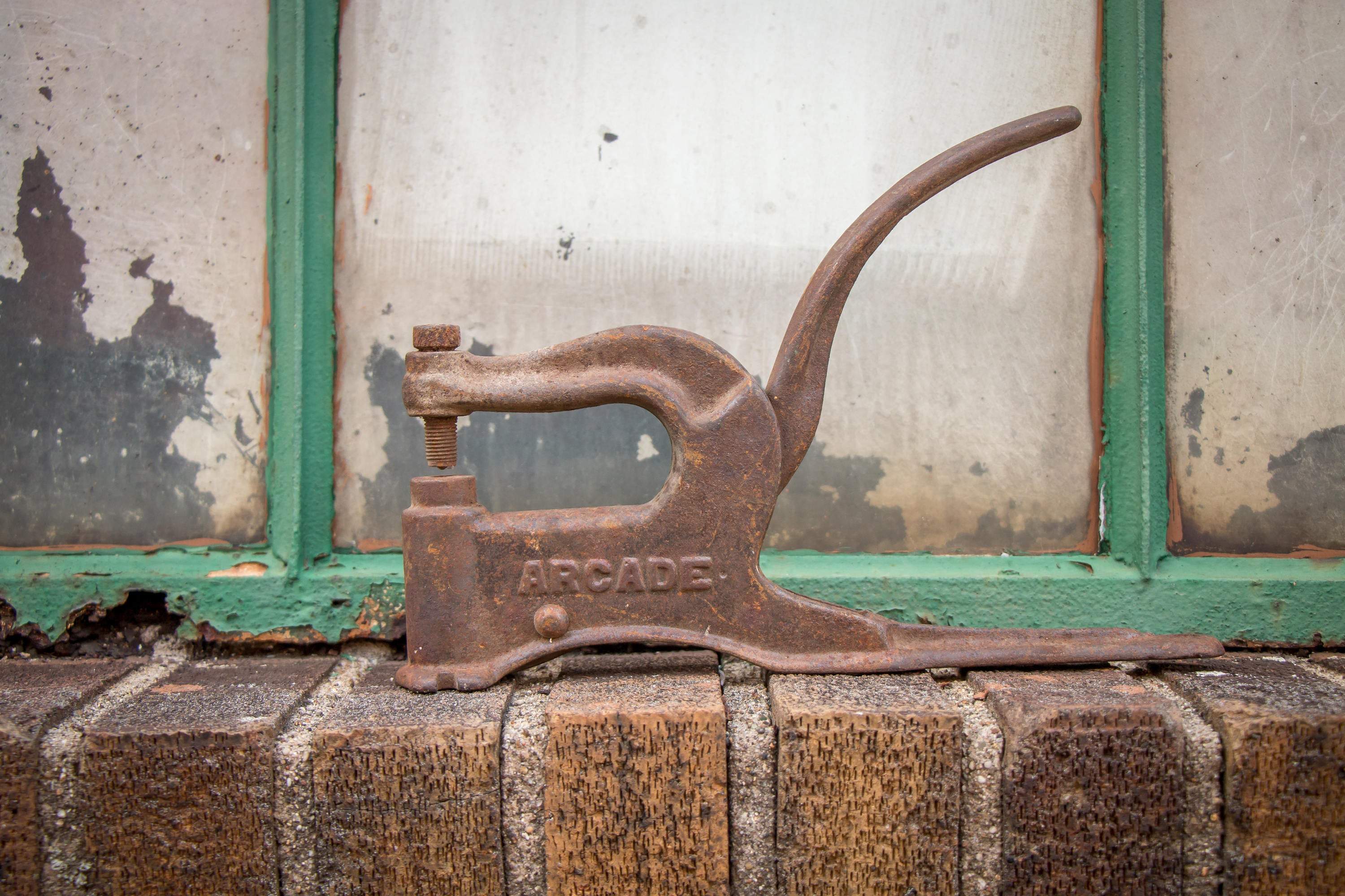 Arcade Hand Rivet Press Vintage Leather or Metal Craft Tool – Eagle's ...