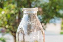 Load image into Gallery viewer, Hunding Dairy Chicago Vintage Embossed Glass Quart Milk Bottle - Eagle&#39;s Eye Finds

