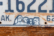 Load image into Gallery viewer, South Dakota 1962 License Plate Vintage Mount Rushmore Wall Hanging Decor - Eagle&#39;s Eye Finds
