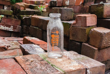 Load image into Gallery viewer, Kainz Dairy Vintage Glass Pint Milk Bottle From Chicago IL - Eagle&#39;s Eye Finds
